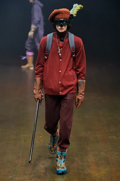 Look 10